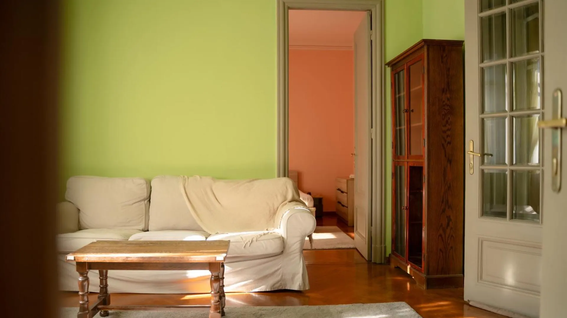 Charming Vintage Apartment Bukurešť